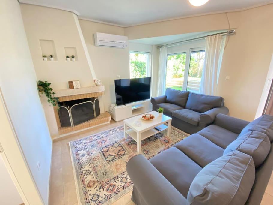 Cozy 2 Room Apartment With Garden Near Athens Air-Port Артемида Екстериор снимка