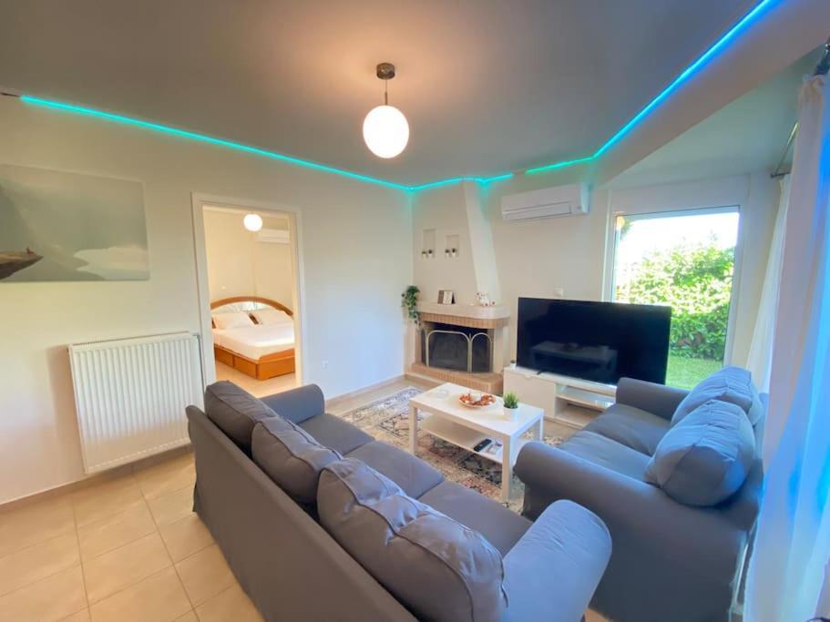 Cozy 2 Room Apartment With Garden Near Athens Air-Port Артемида Екстериор снимка