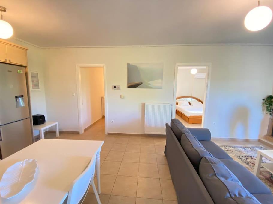 Cozy 2 Room Apartment With Garden Near Athens Air-Port Артемида Екстериор снимка