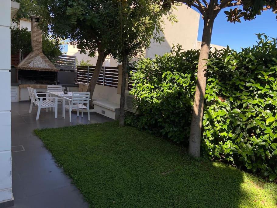 Cozy 2 Room Apartment With Garden Near Athens Air-Port Артемида Екстериор снимка