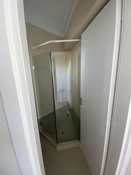 Cozy 2 Room Apartment With Garden Near Athens Air-Port Артемида Екстериор снимка